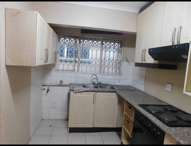 2 BEDROOM SECTIONAL TITLE TO LET IN MONTCLAIR